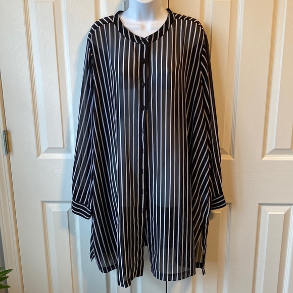 Sheer Button Front Top - Picture 4 of 8